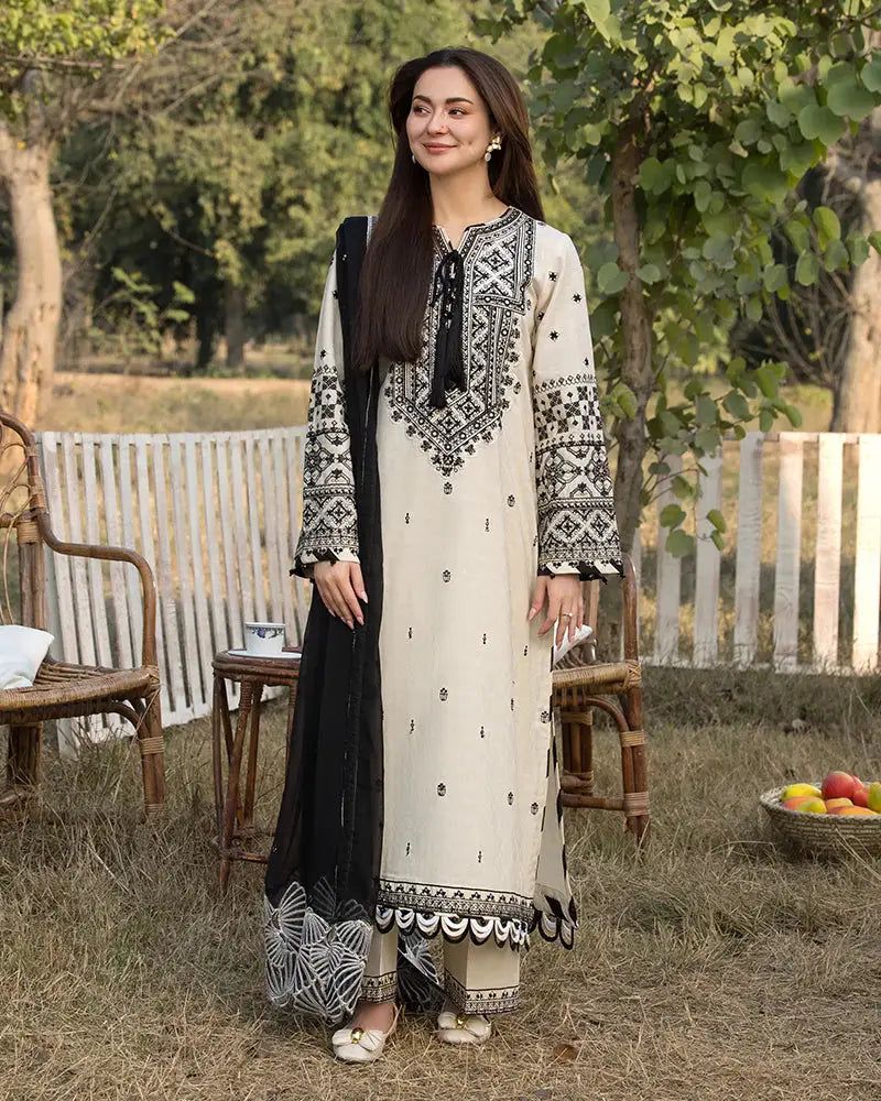 BRAND:*QALAMQAR* dhanak embroidered hit code unstiched 3pc
